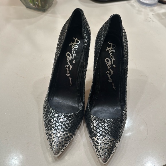 Alice and olivia high heels size 37 EUC fits like a 6 - Picture 2 of 8